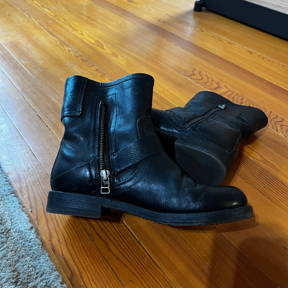 OLUKAI Women’s Nahuku Short Booties, size 6 - Picture 3 of 6